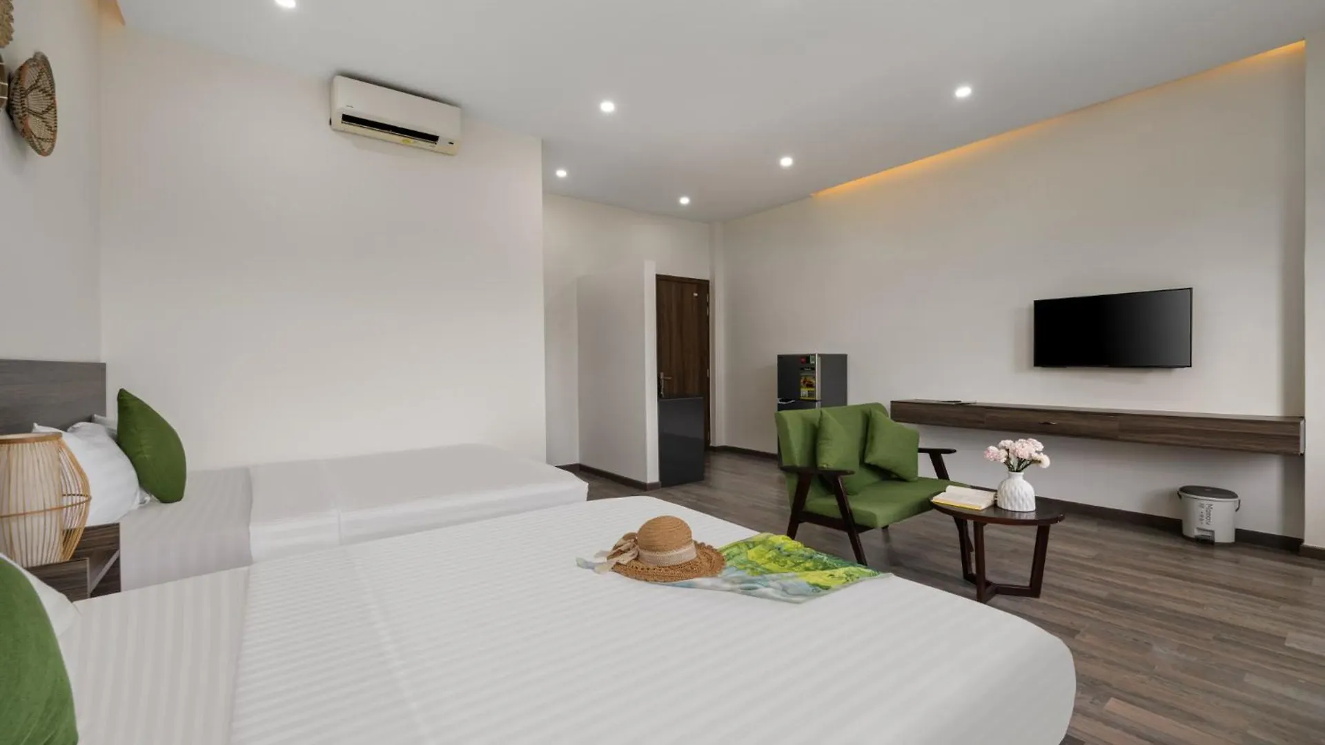 Chill Home Beach Da Nang 0*,  Vietnam